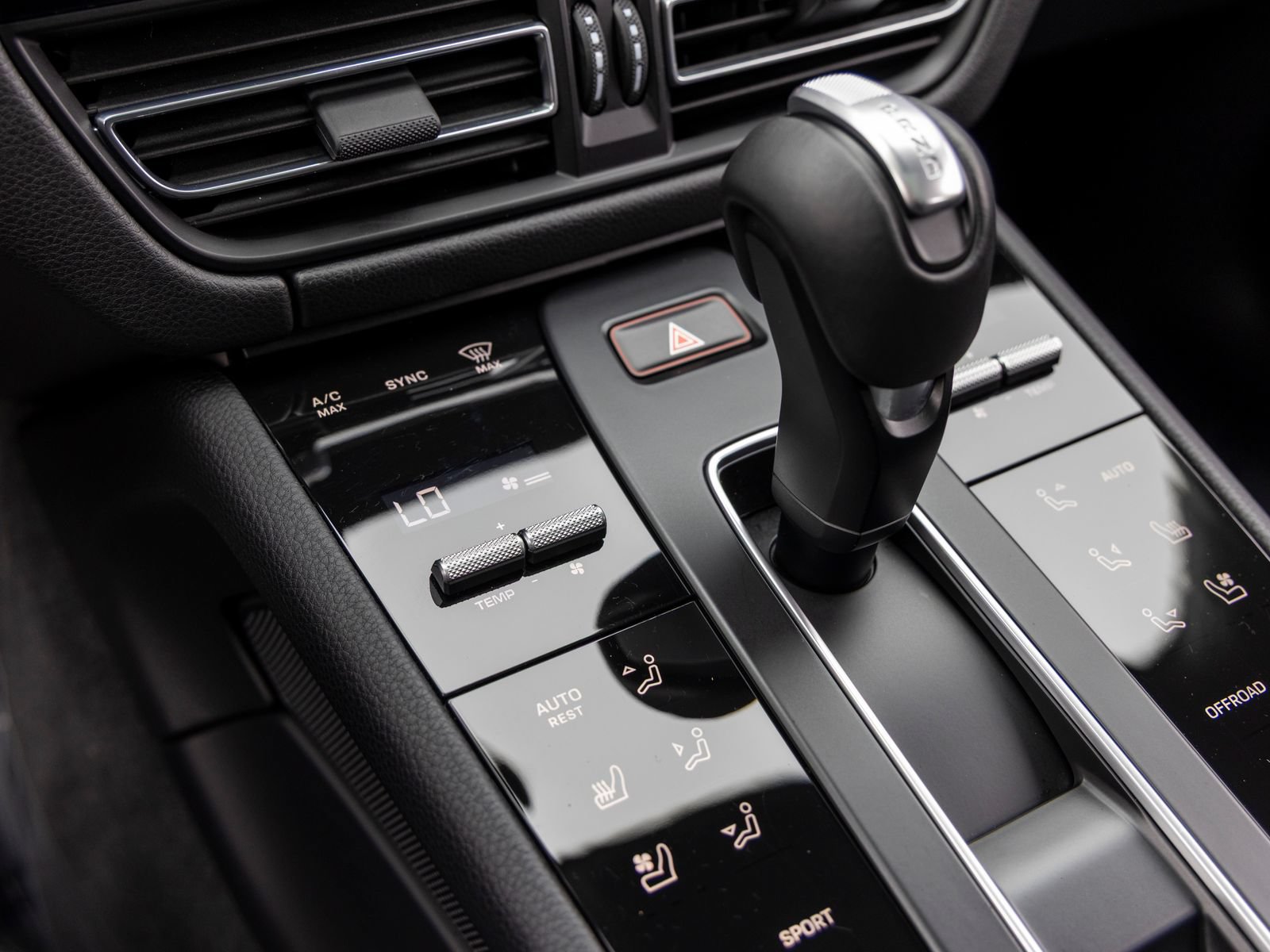Certified 2026 Porsche Macan AWD/4WD image 45