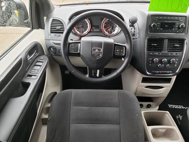 Used 2016 Dodge Grand Caravan SE FWD image 15