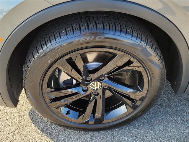 Used 2024 Volkswagen Tiguan SE R-Line image 22
