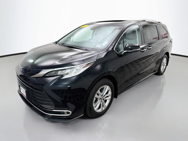 Used 2024 Toyota Sienna Limited AWD/4WD image 3