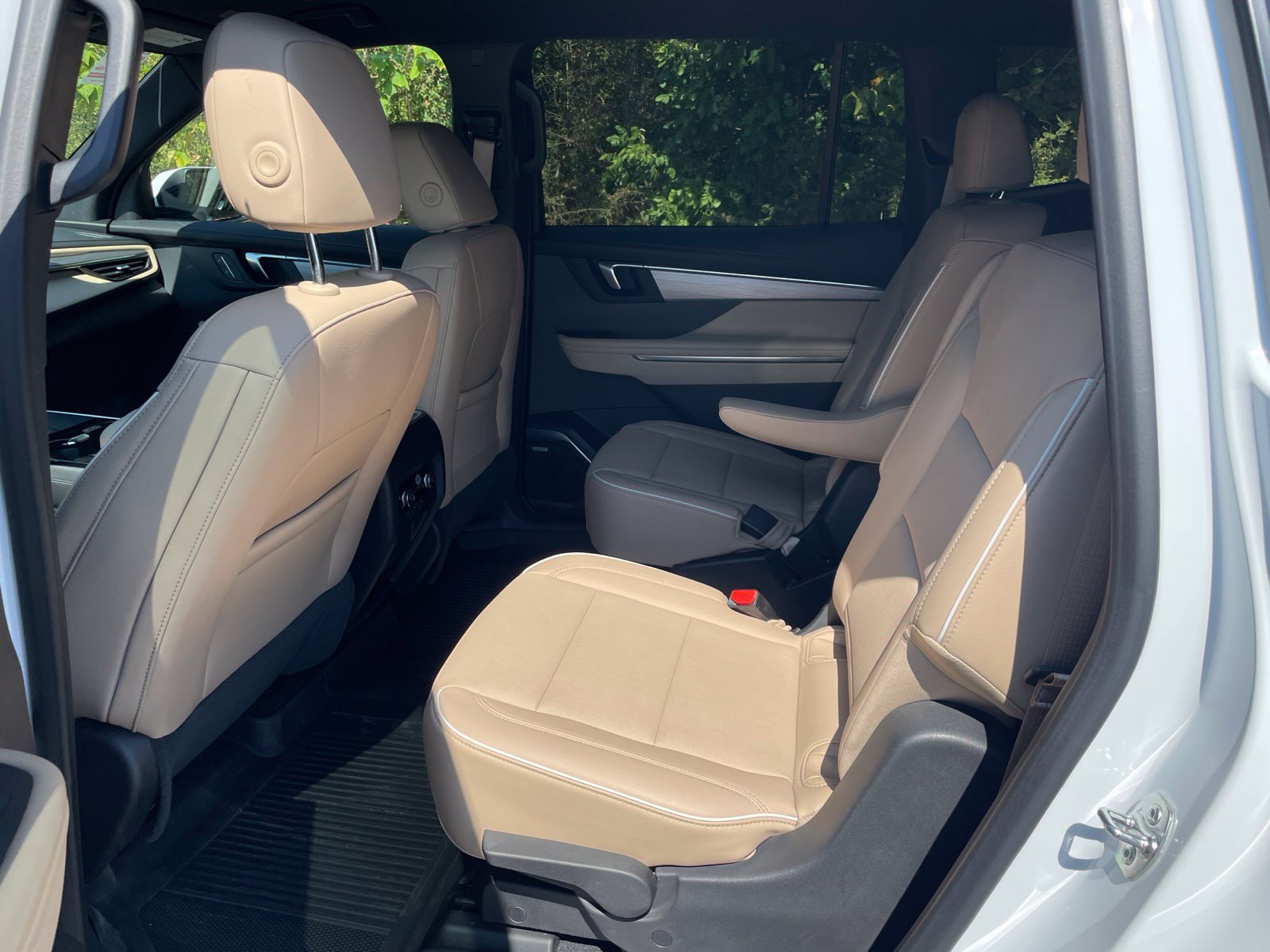 Used 2025 Buick Enclave Preferred w/ LPO, Floor Liner Package FWD image 34