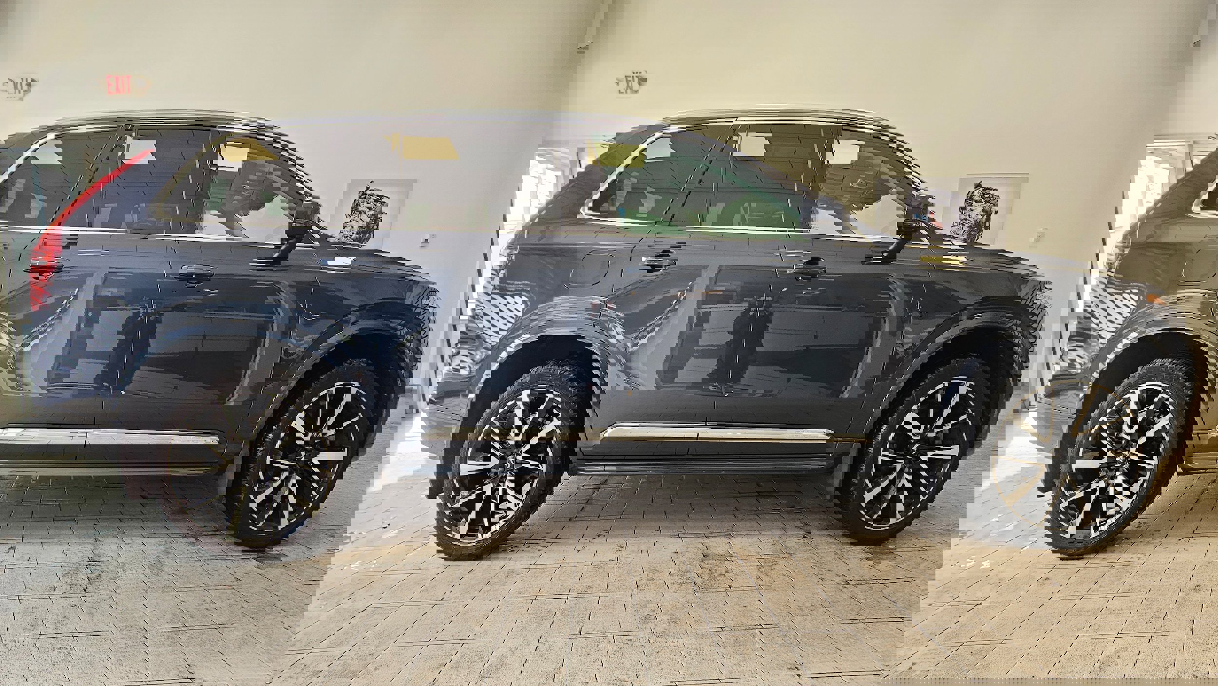 Certified 2022 Volvo XC90 T8 Inscription Expression w/ Advanced Package image 3