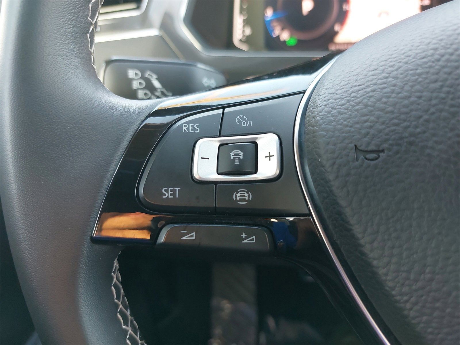 Used 2021 Volkswagen Tiguan SEL image 18