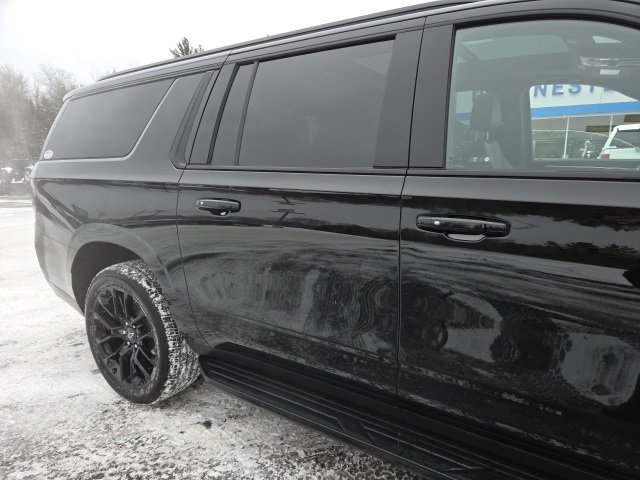 Used 2025 Chevrolet Suburban RST image 34