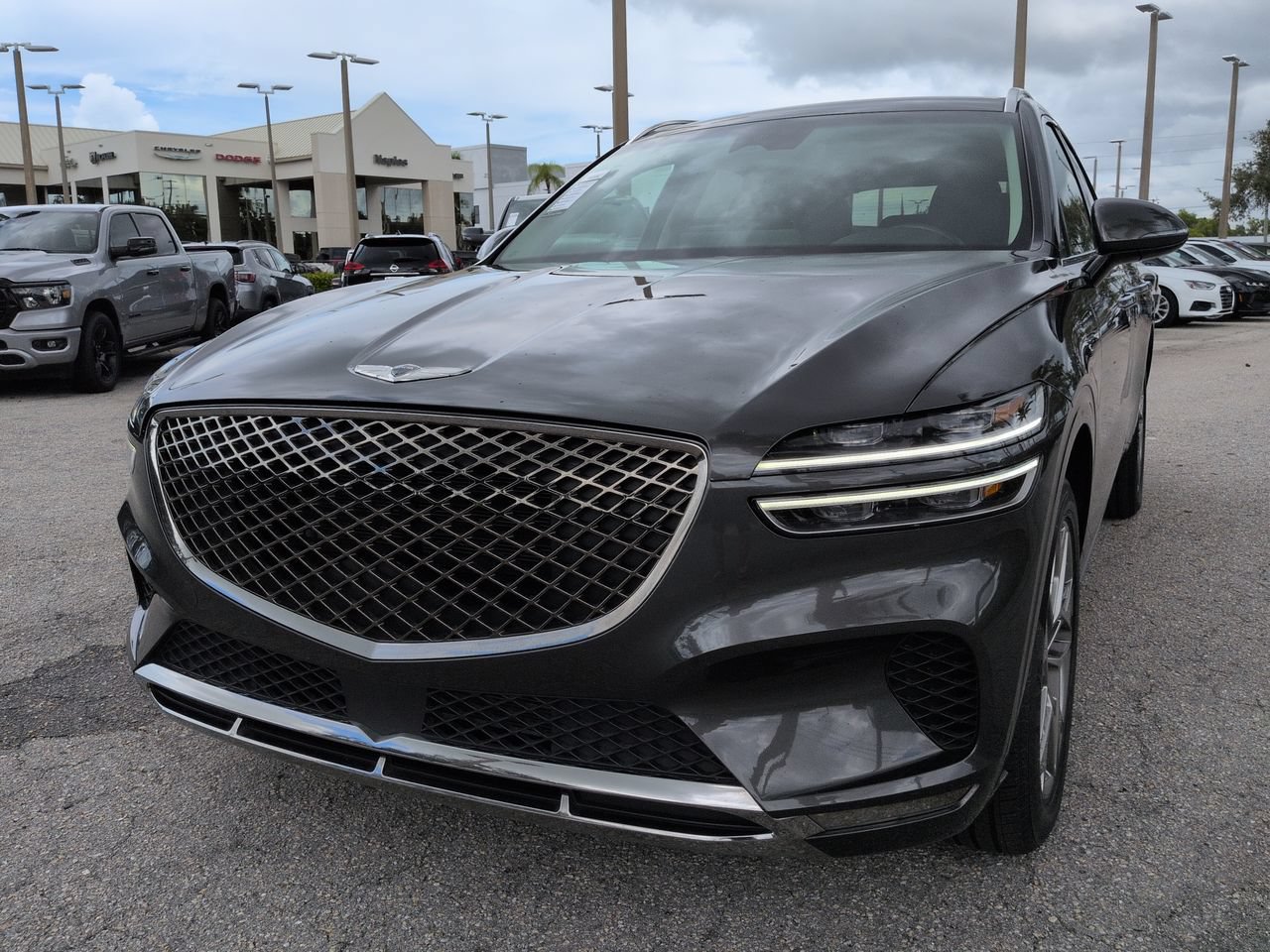 Used 2025 Genesis GV70 2.5T AWD/4WD image 10