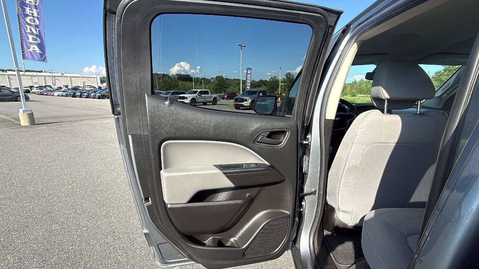 Used 2021 Chevrolet Colorado W/T w/ WT Convenience Package AWD/4WD image 23