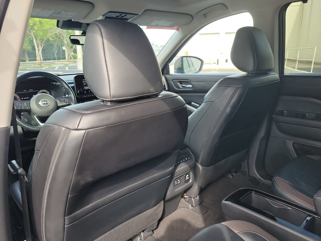 Certified 2023 Nissan Pathfinder Platinum w/ Lighting Package (N93) FWD image 19