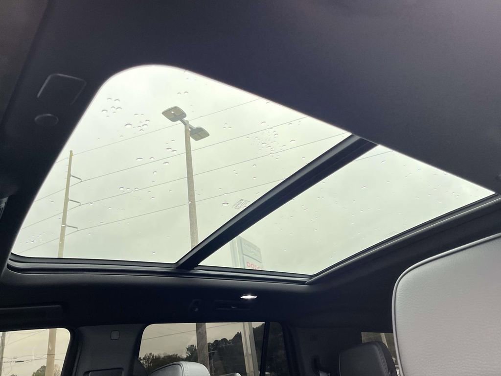 Used 2021 GMC Yukon Denali w/ Denali Premium Package image 25