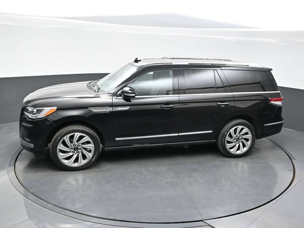 Used 2022 Lincoln Navigator Reserve AWD/4WD image 32