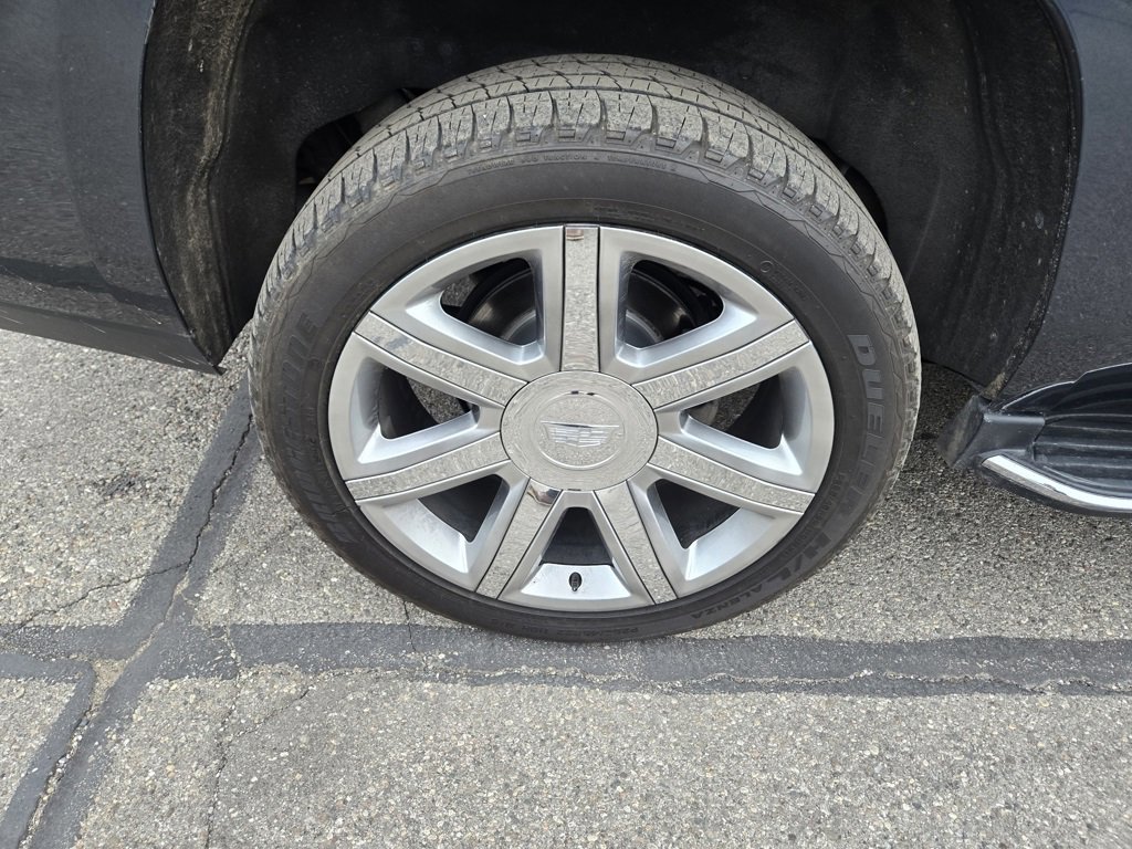 Used 2020 Cadillac Escalade Luxury image 12