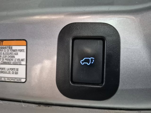 Used 2017 Toyota Sienna XLE image 9