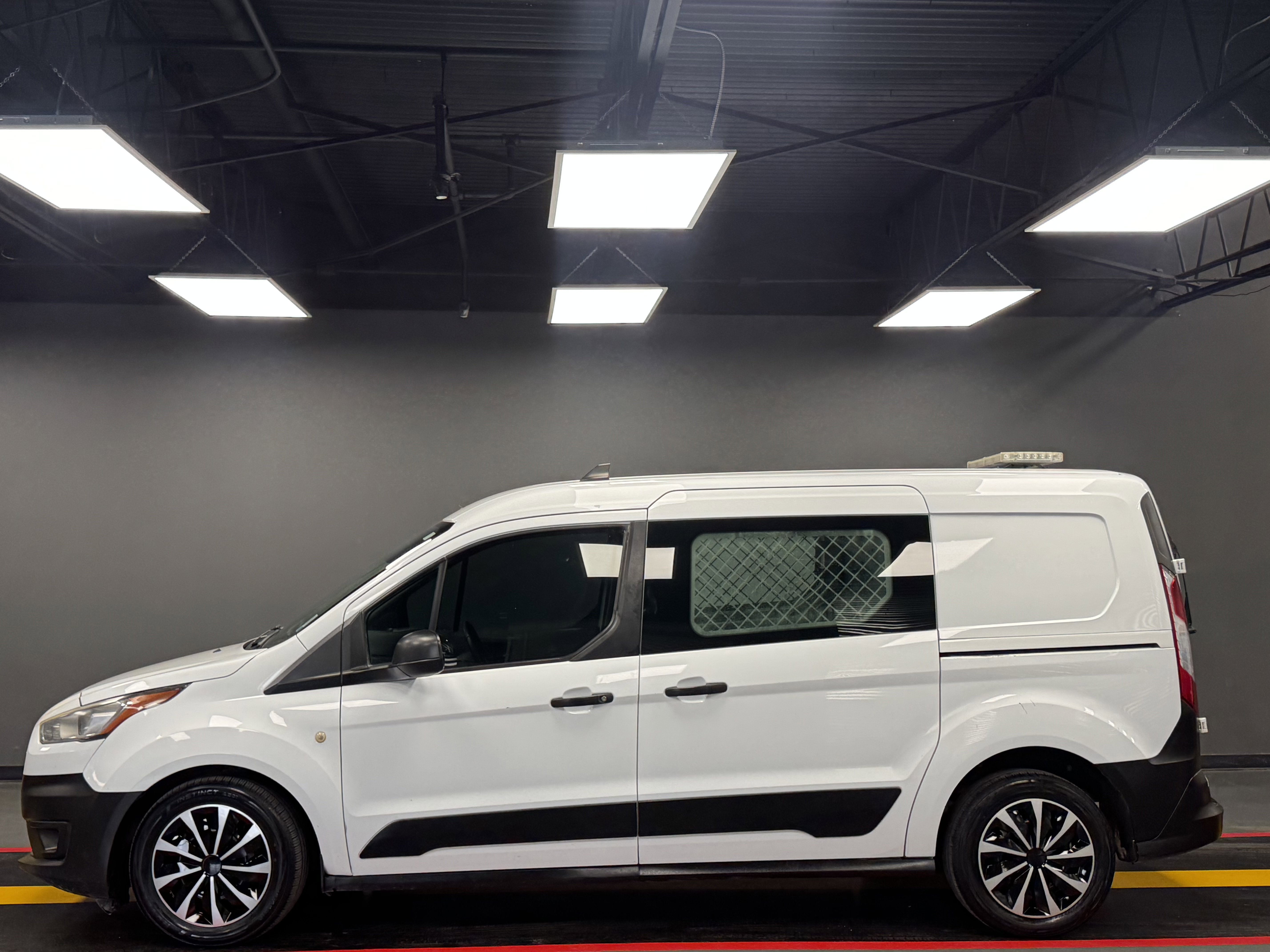 Used 2019 Ford Transit Connect XL FWD image 3