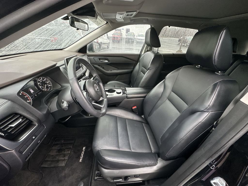 Used 2023 Nissan Rogue SV w/ SV Premium Package image 11