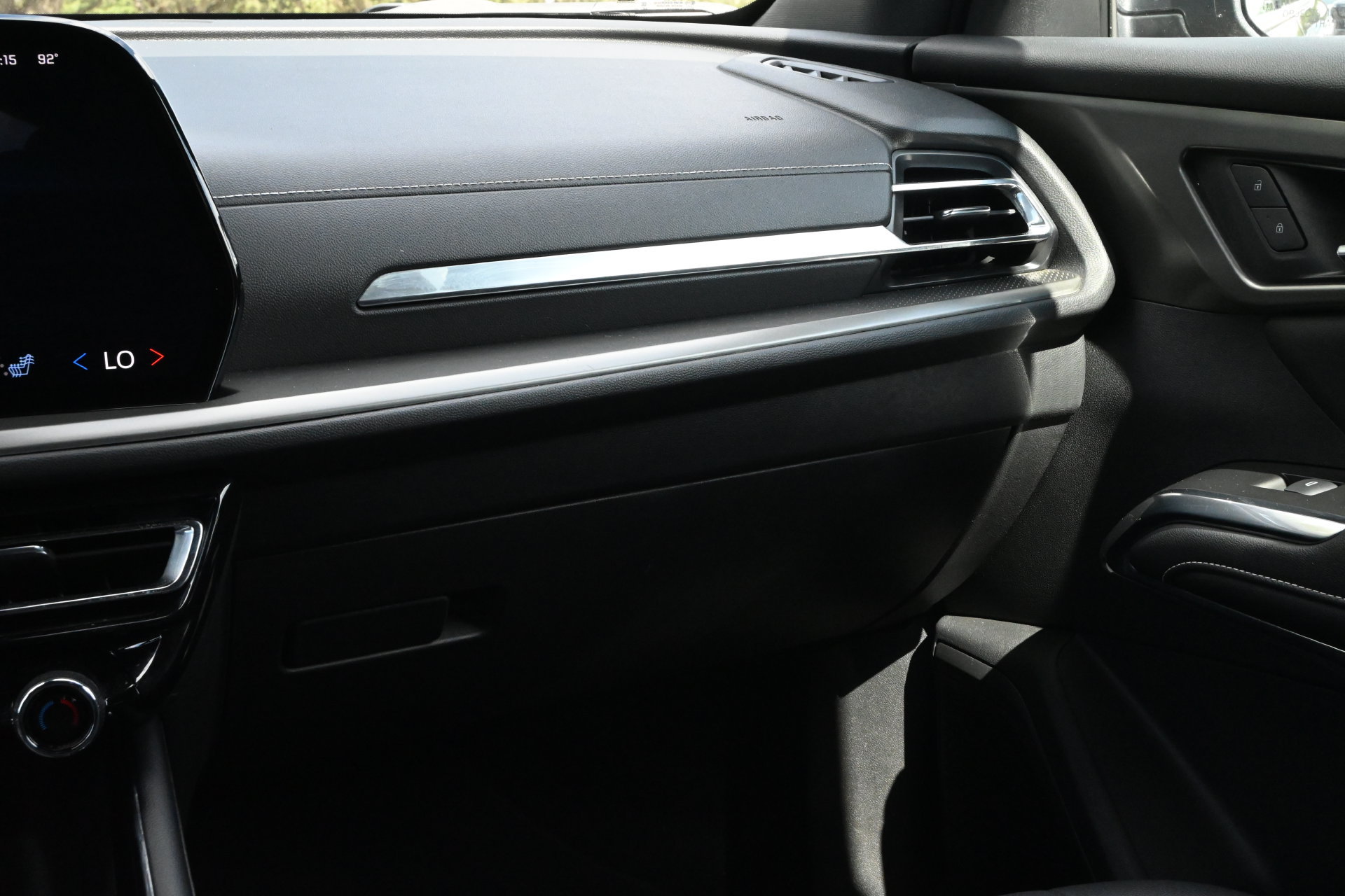 Used 2025 Chevrolet Traverse LT FWD image 9