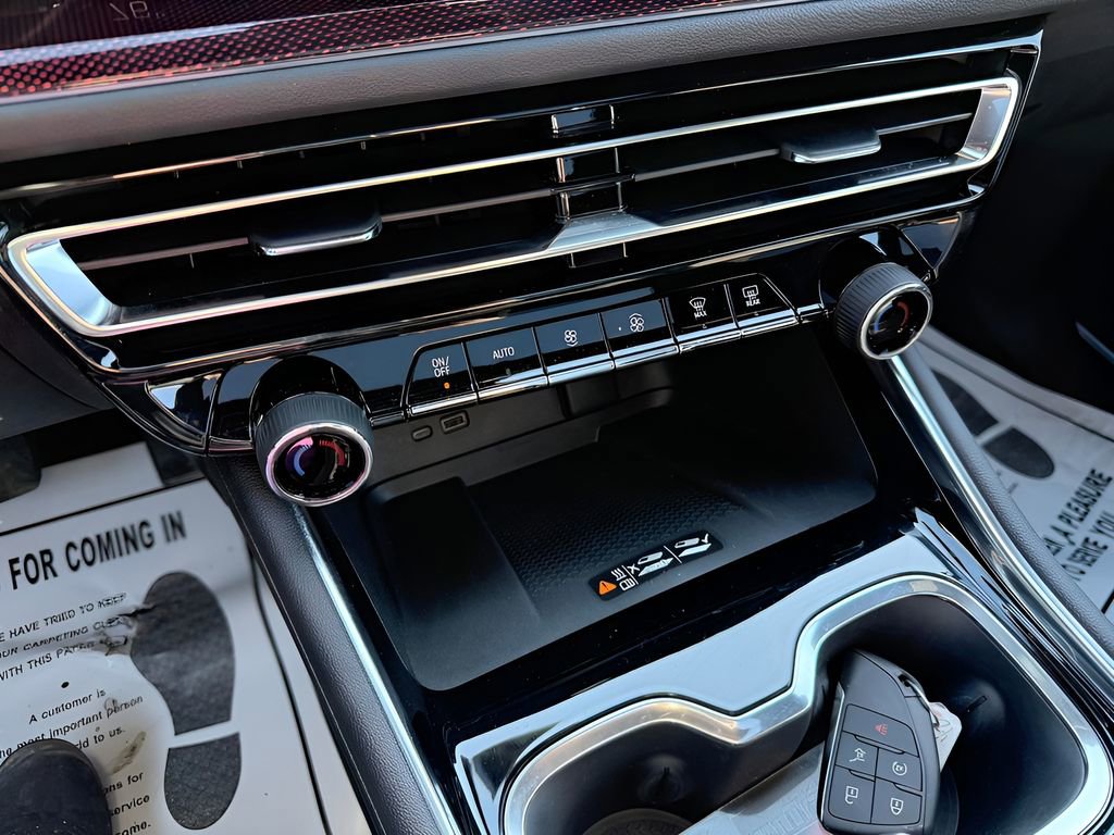 Used 2025 Chevrolet Traverse RS w/ LPO, Floor Liner Package AWD/4WD image 19