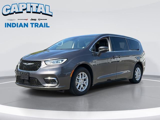 Used 2023 Chrysler Pacifica Touring-L FWD image 1