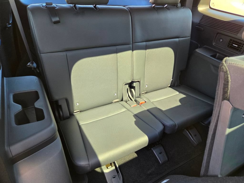 Used 2025 Hyundai Santa Fe Limited FWD image 12