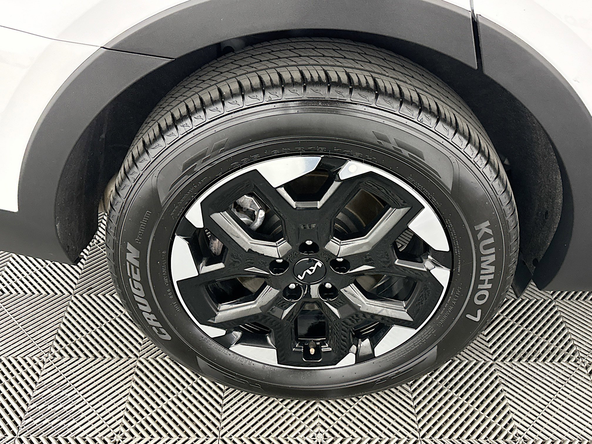 Used 2024 Kia Sorento S image 11