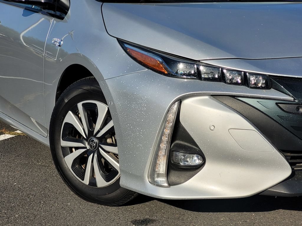 Used 2017 Toyota Prius Prime Advanced w/ Carpet Mat Package FWD image 4