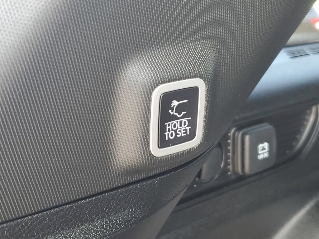 Used 2023 Jeep Grand Cherokee Altitude AWD/4WD image 38