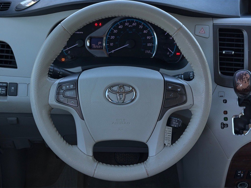 Used 2013 Toyota Sienna XLE image 20