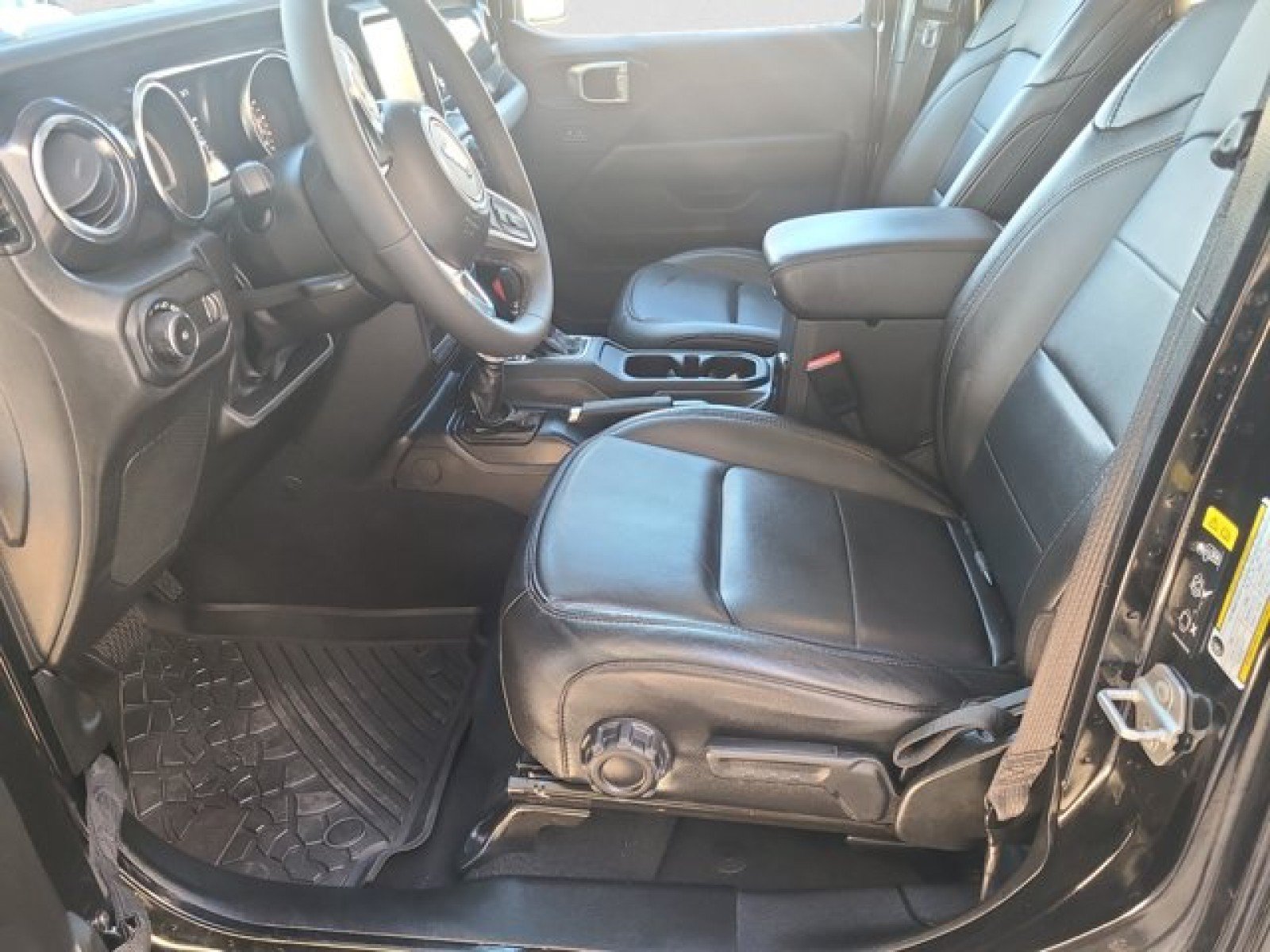 Used 2023 Jeep Wrangler Unlimited Sahara AWD/4WD image 11