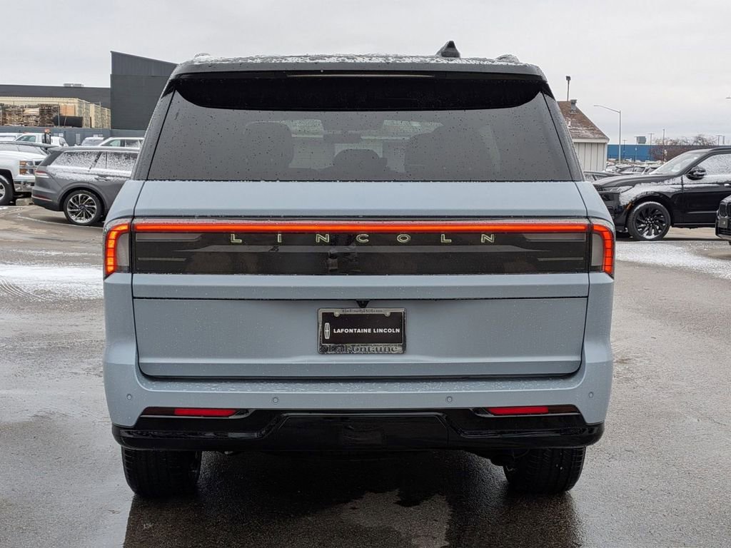 New 2025 Lincoln Navigator Reserve w/ Jet Appearance Package image 4