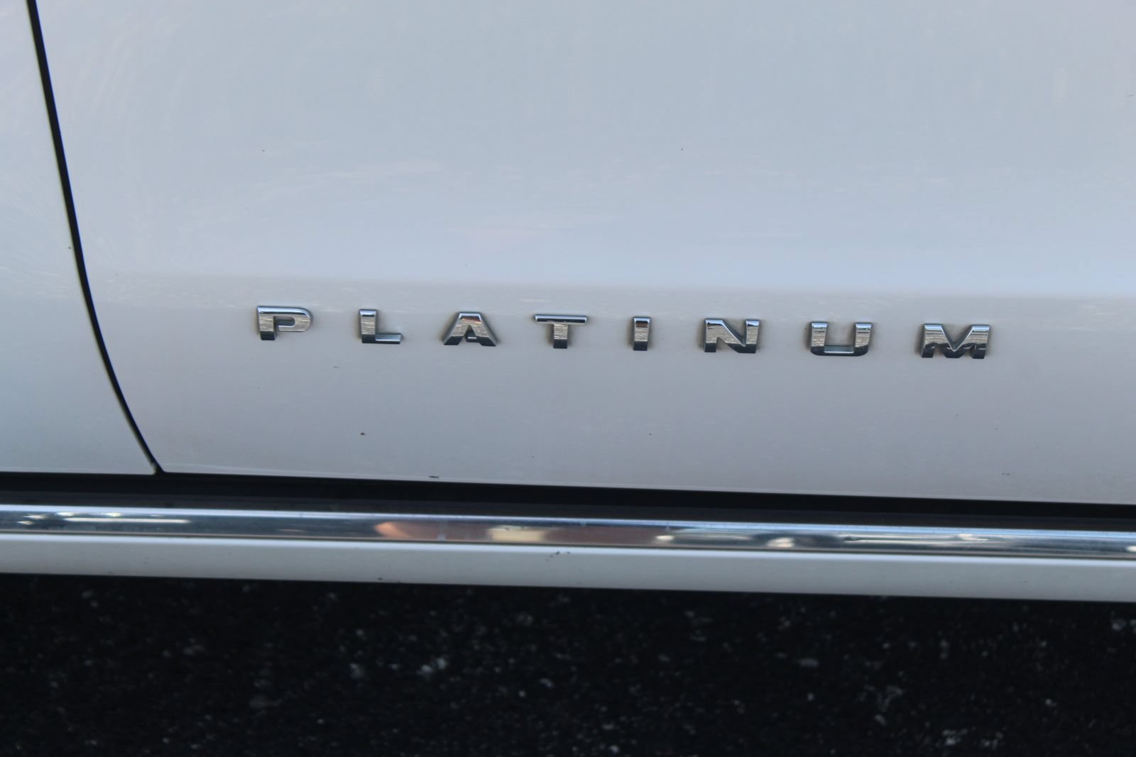 Used 2019 Ford Expedition Max Platinum AWD/4WD image 3