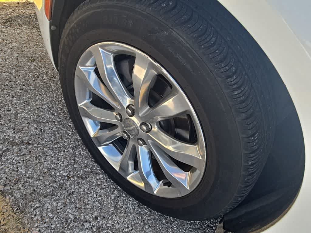 Used 2020 Chrysler 300 Limited AWD/4WD image 8