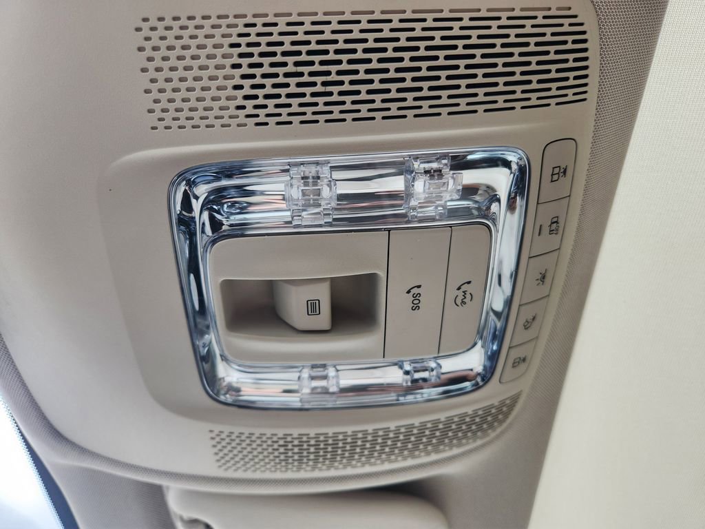 Used 2021 Mercedes-Benz GLB 250 4MATIC image 32