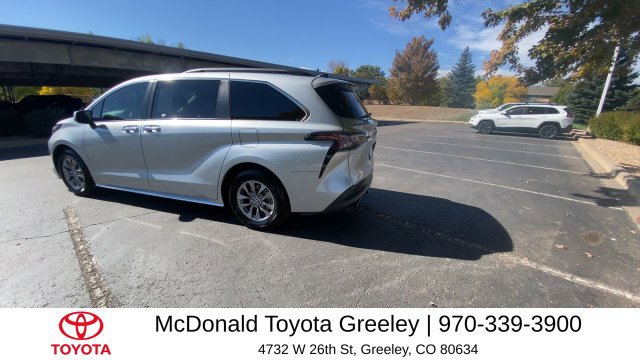 Used 2023 Toyota Sienna XLE FWD image 5