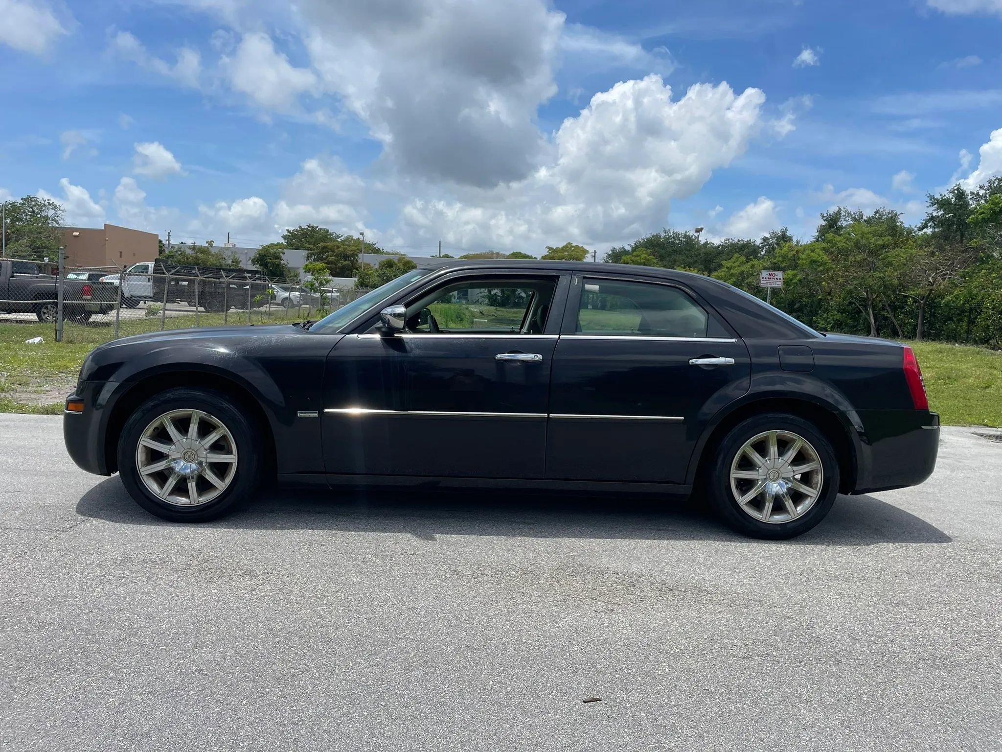 Used 2010 Chrysler 300 Touring RWD image 6