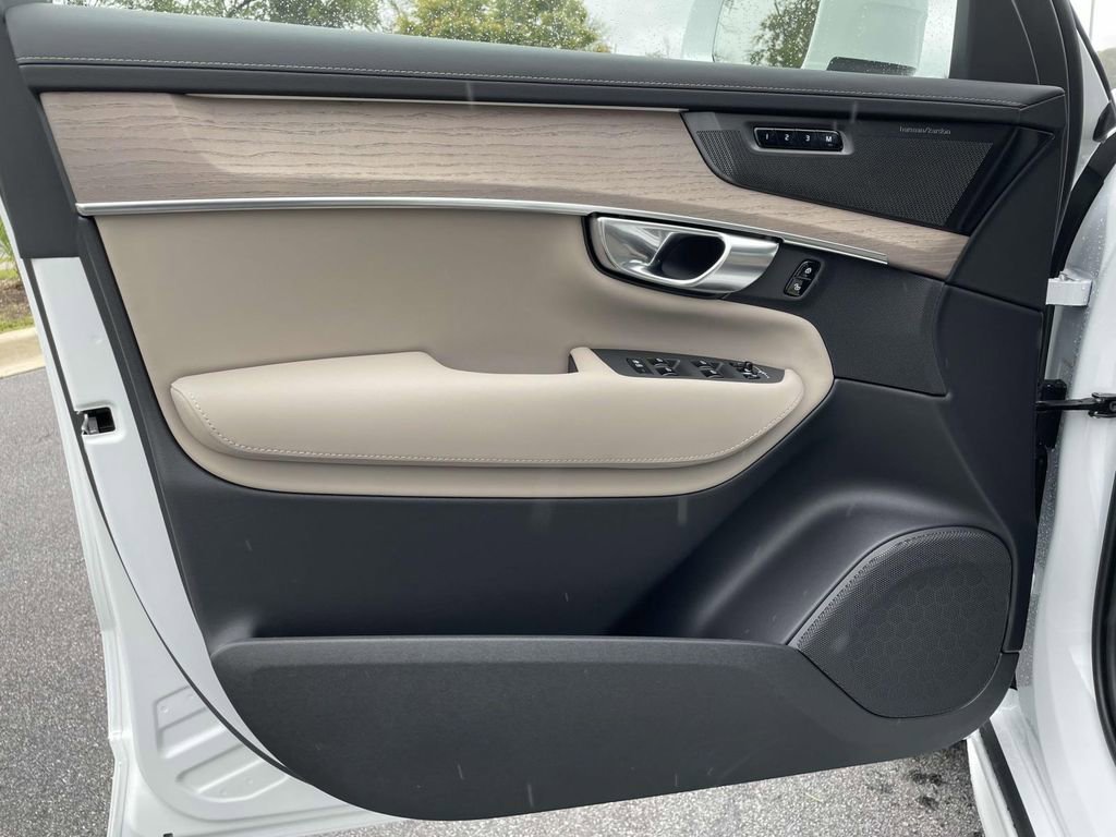 New 2026 Volvo XC90 T8 Plus image 6