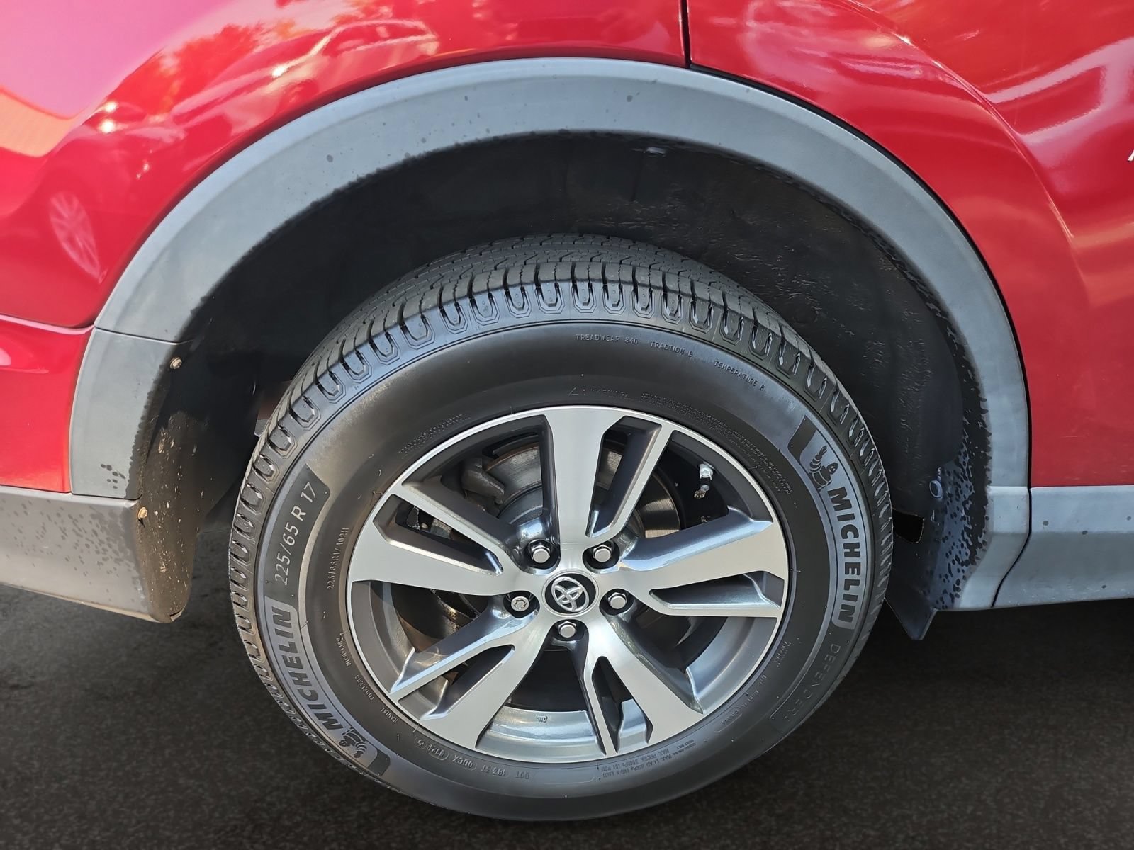 Used 2018 Toyota RAV4 XLE AWD/4WD image 42