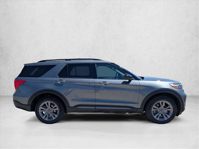 Used 2023 Ford Explorer XLT w/ Equipment Group 202A AWD/4WD image 4