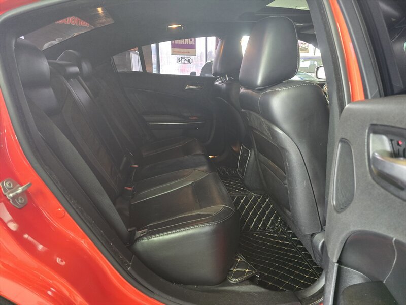 Used 2017 Dodge Charger R/T w/ Plus Group RWD image 17