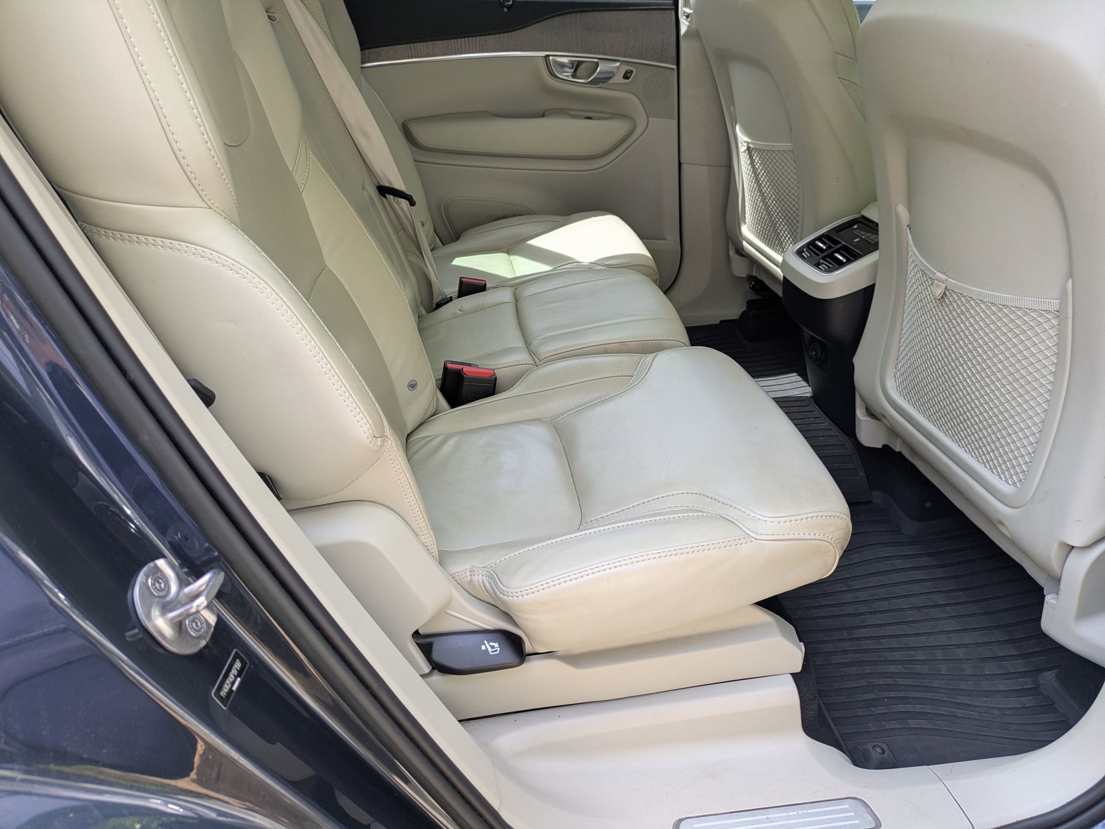 Used 2023 Volvo XC90 B6 Ultimate w/ Protection Package image 36