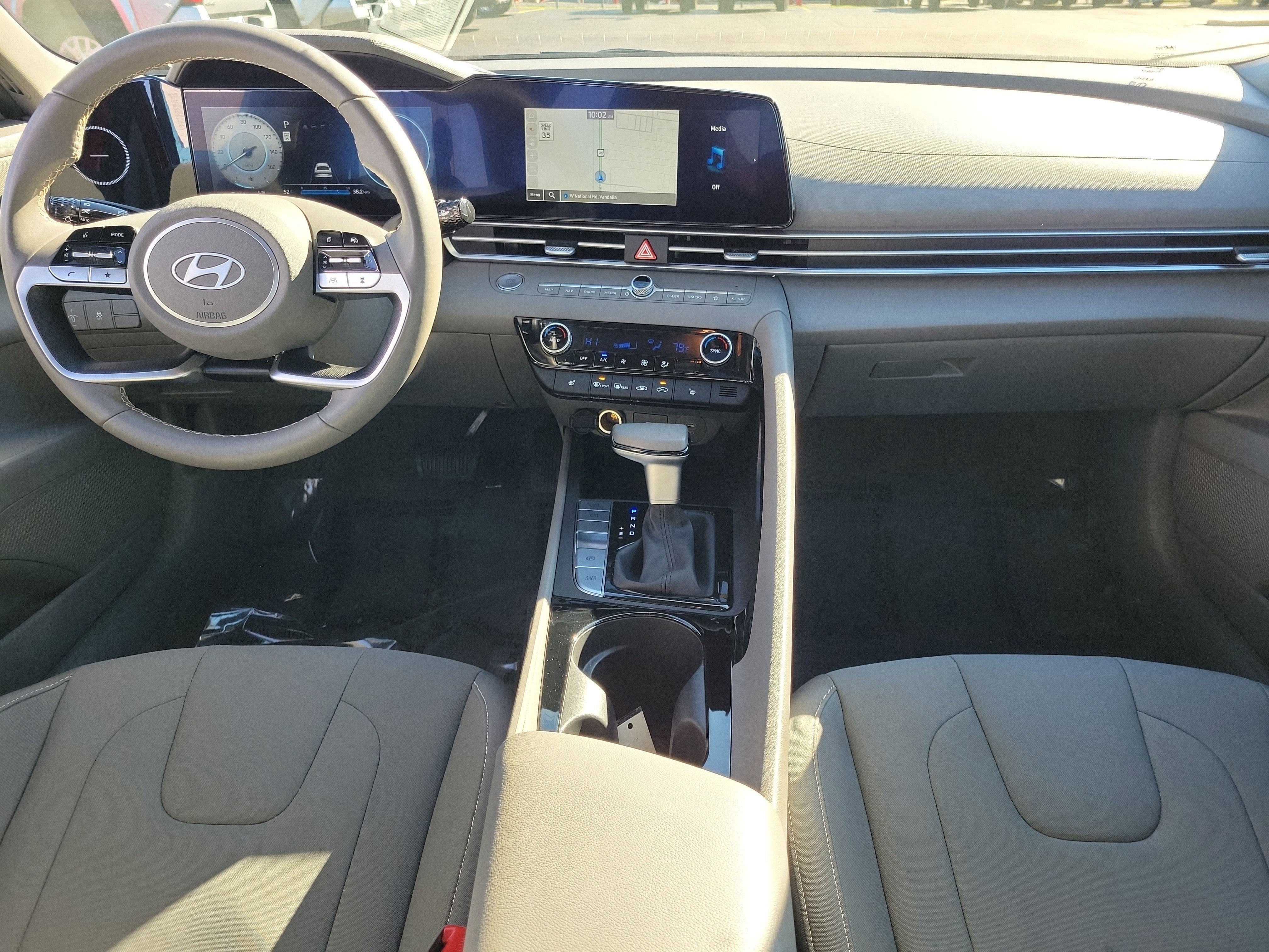 Used 2025 Hyundai Elantra SEL image 9