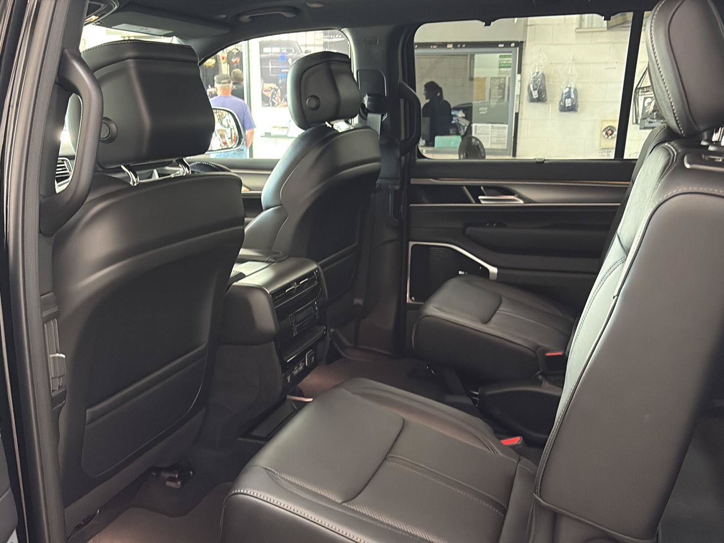 New 2026 Jeep Grand Wagoneer Limited AWD/4WD image 32