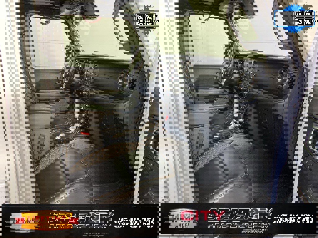 Used 2022 Jeep Wrangler Unlimited Sahara image 35