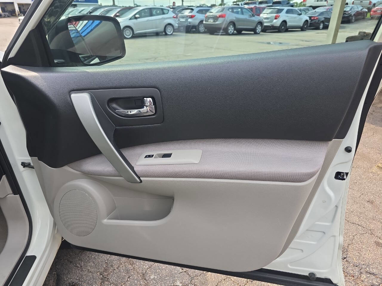 Used 2015 Nissan Rogue S w/ Convenience Package image 12