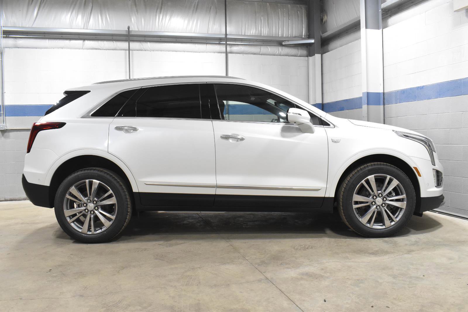 New 2026 Cadillac XT5 Premium Luxury w/ LPO, Floor Liner Package AWD/4WD image 18