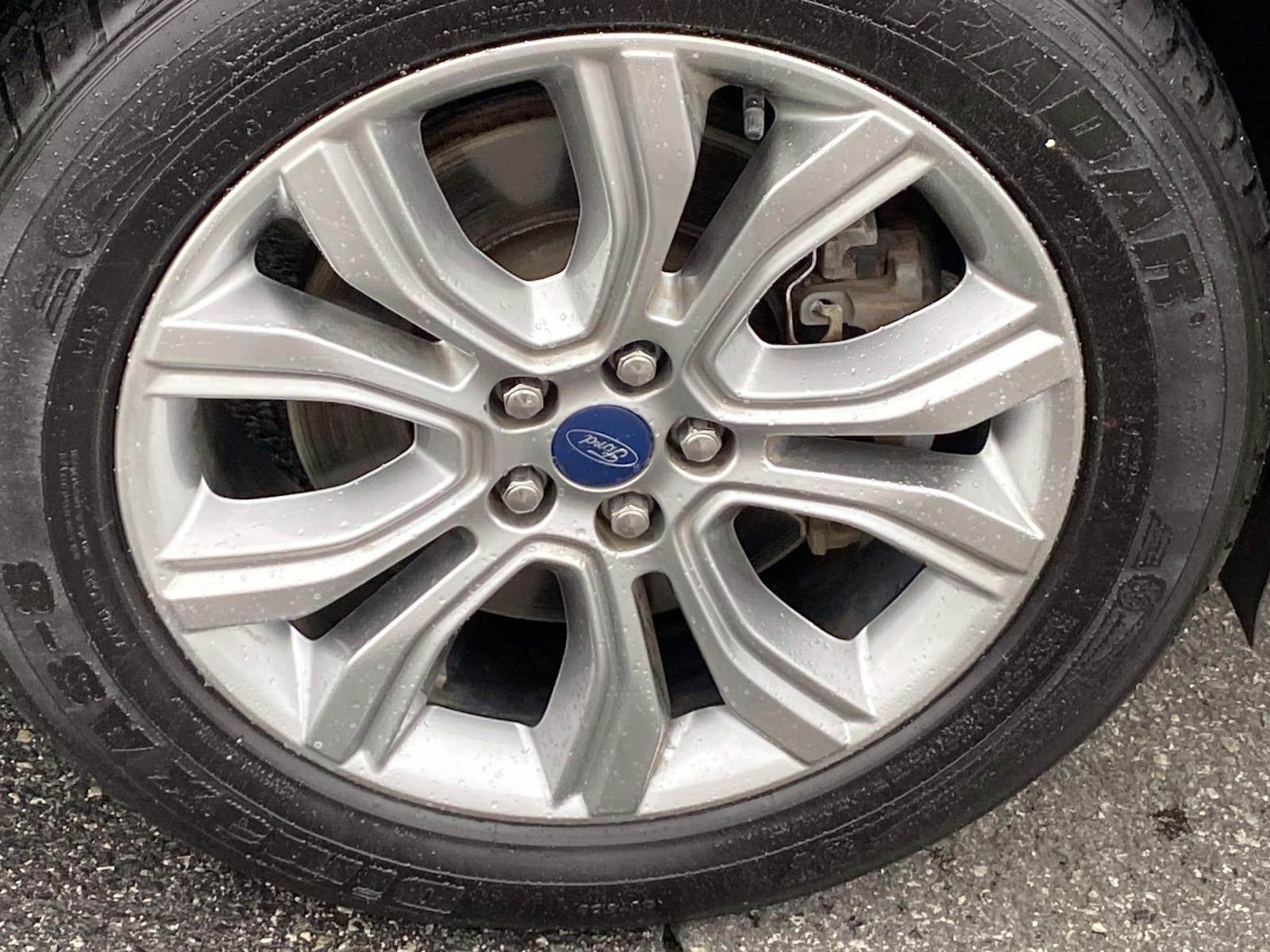 Used 2019 Ford Edge Titanium w/ Equipment Group 301A AWD/4WD image 26