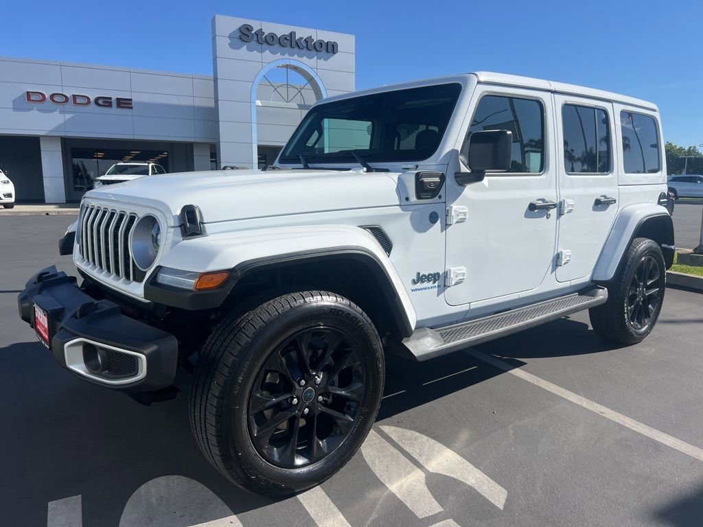 Used 2025 Jeep Wrangler Unlimited Sahara AWD/4WD image 3