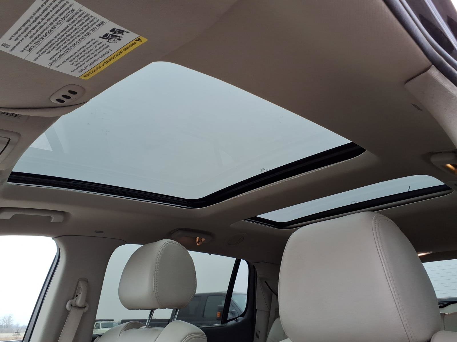 Used 2012 Lincoln MKT AWD image 14