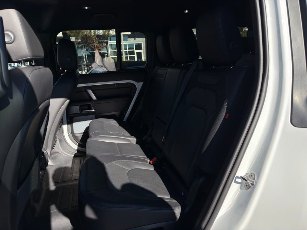 Used 2024 Land Rover Defender 130 X-Dynamic SE image 47