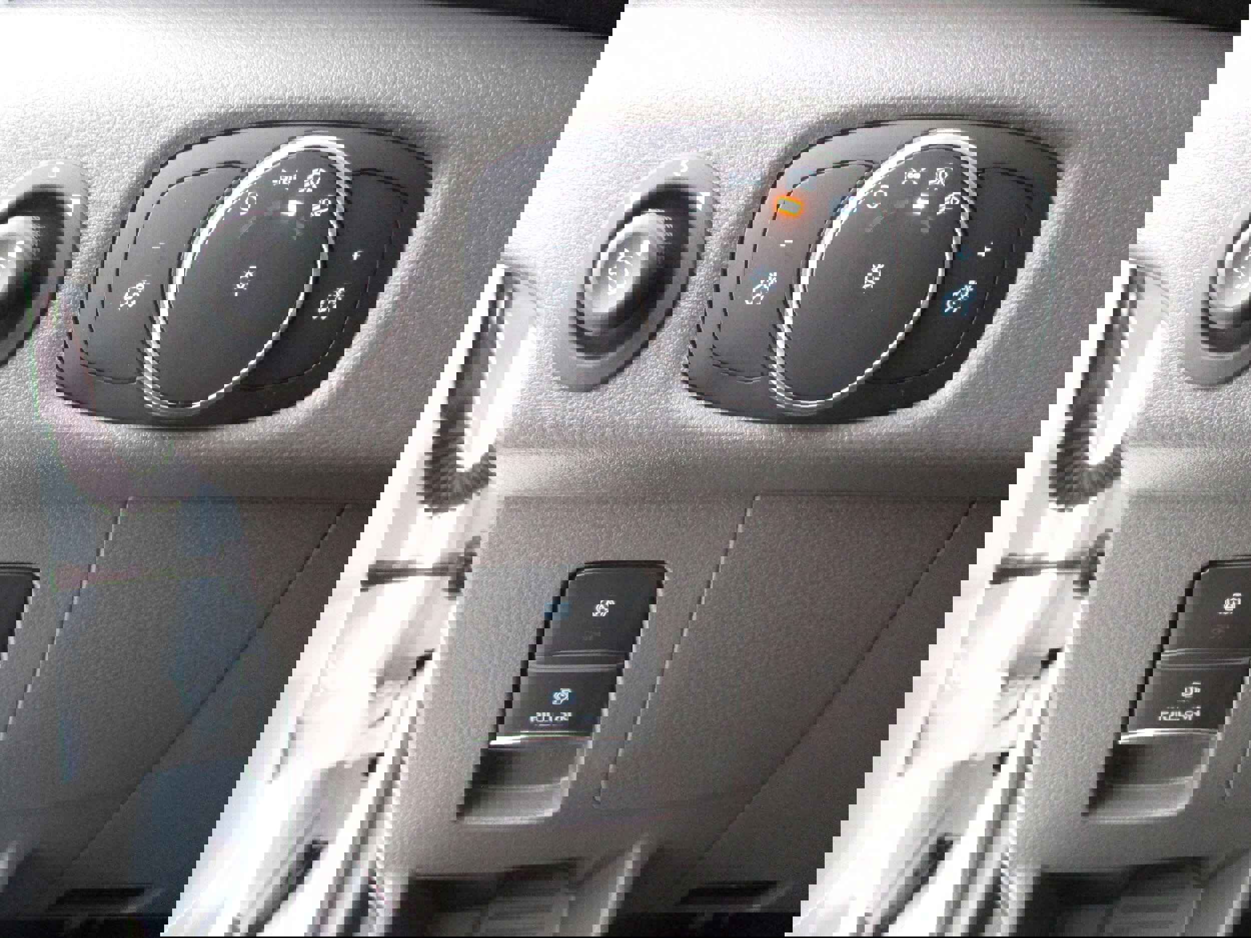 New 2026 Ford Transit 250 148 Medium Roof image 25