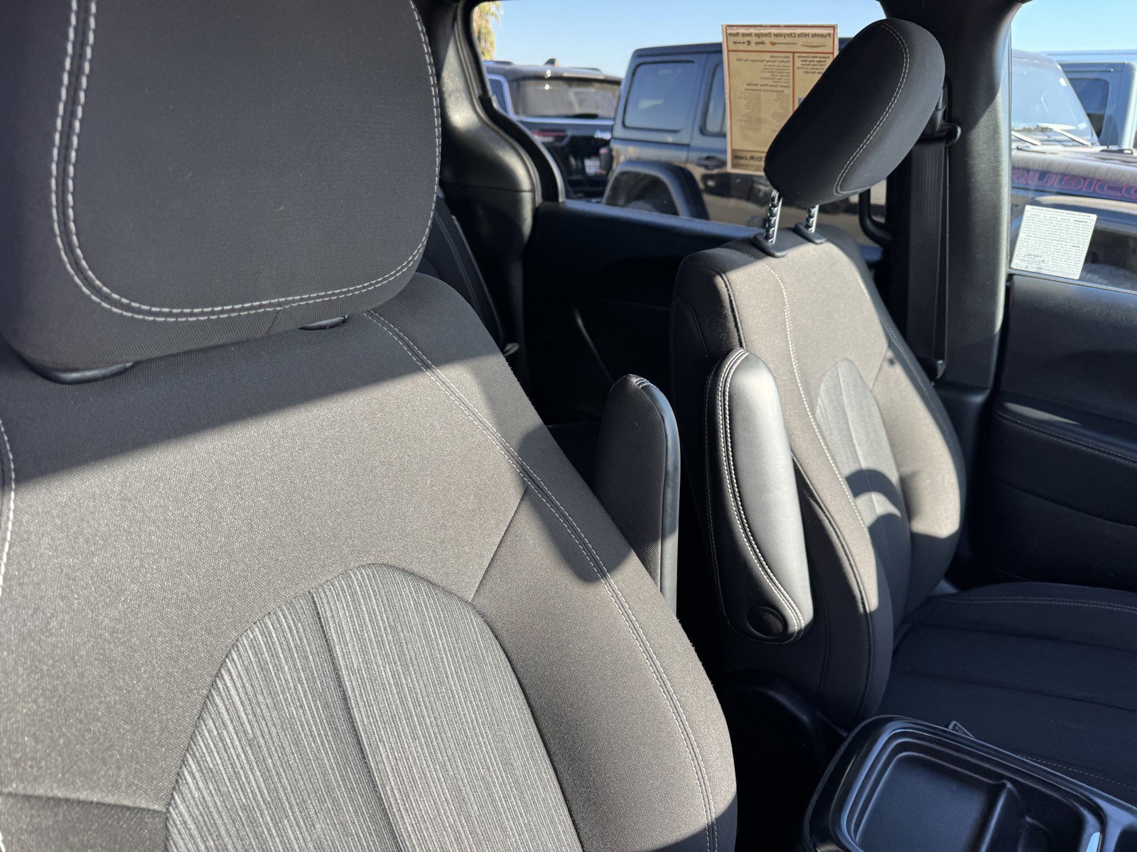 Used 2024 Chrysler Pacifica Touring image 9