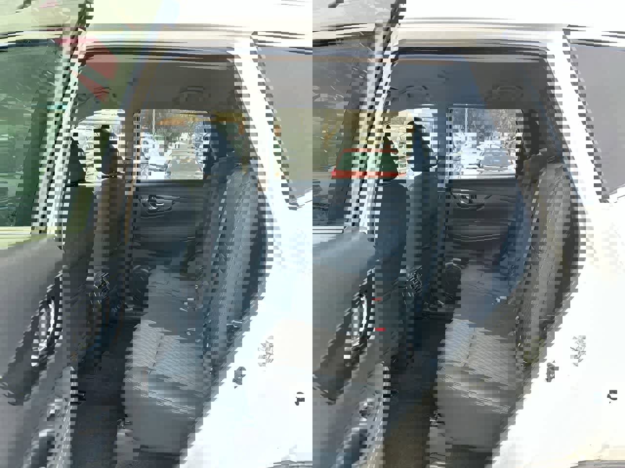 Used 2018 Nissan Rogue SV image 24