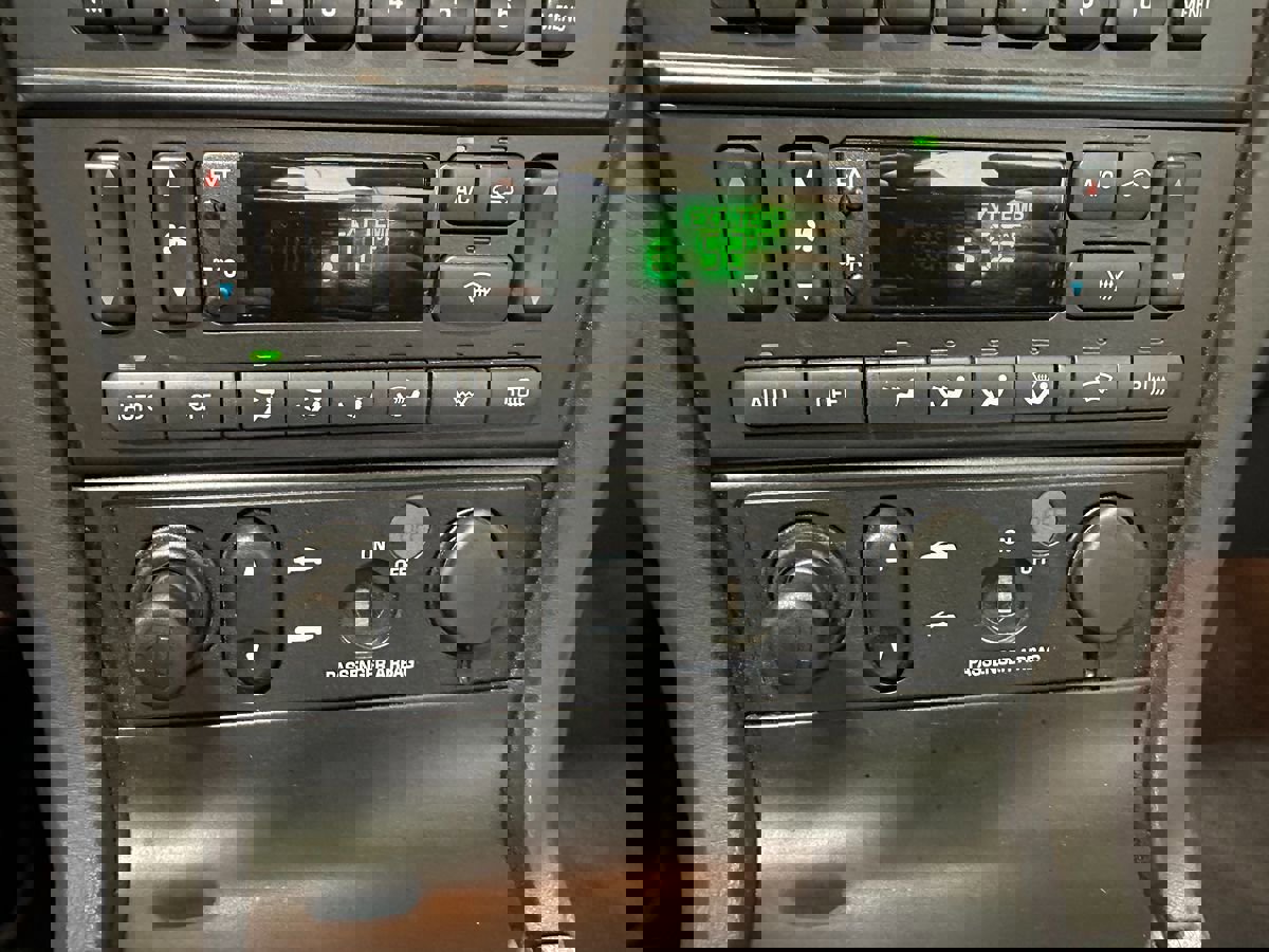 Used 2002 Ford Thunderbird image 35